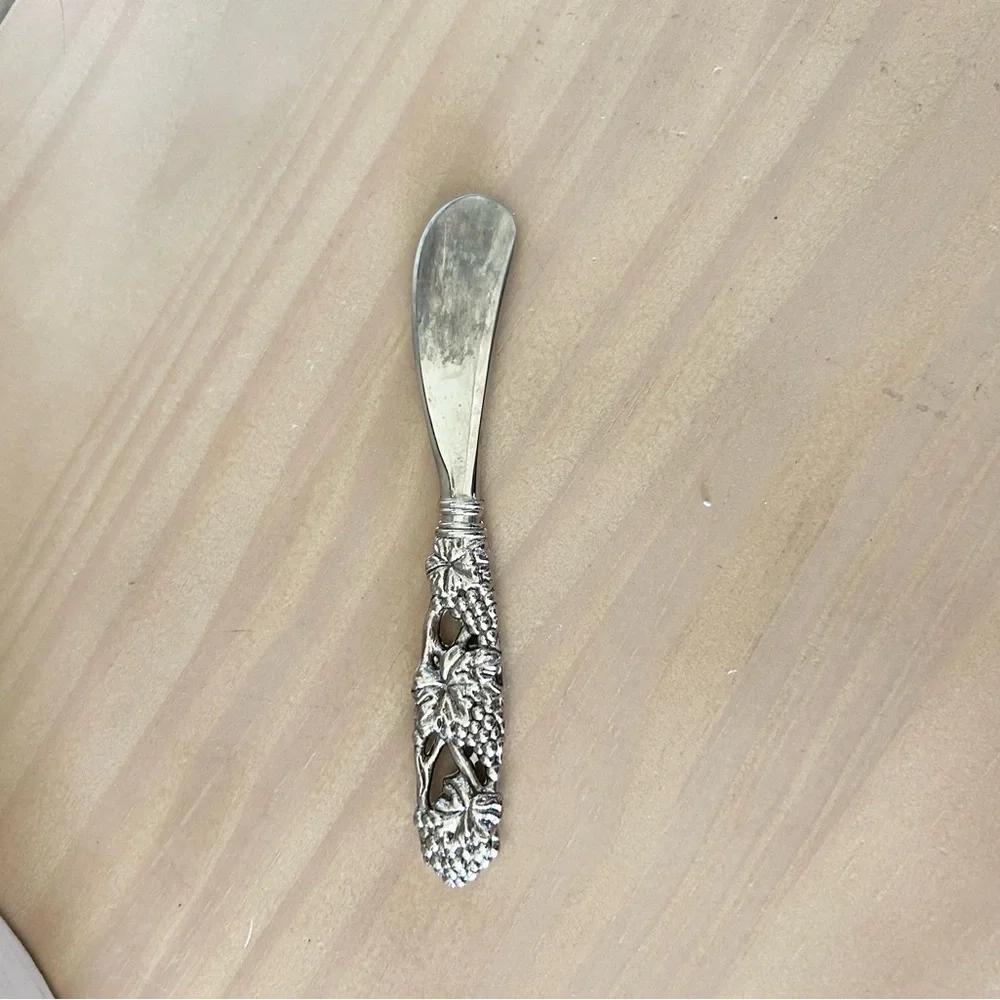 Vintage Ornate Godinger Silver Grapevine Paddle Butter Spreader